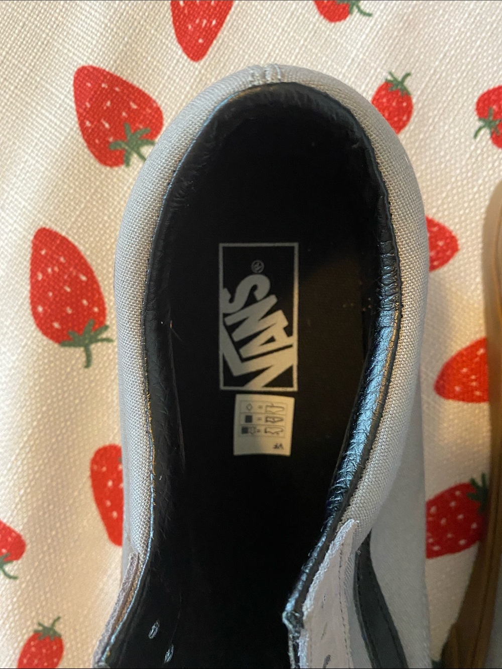 Vans Men's Low-Top Sneakers in Light Gray, Black & Gum - Picture 2 of 6